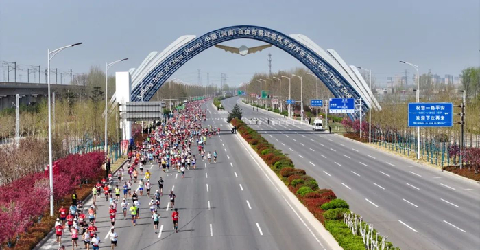 一马双城上半年最大规模马拉松开跑