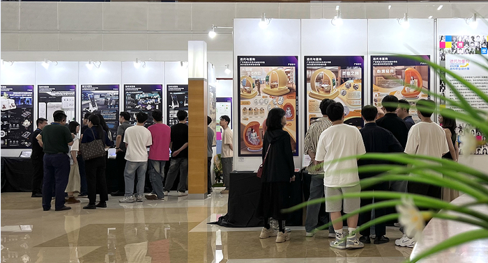 广财大艺术与设计学院院长王少斌在致辞中介绍,本次毕业展的主题是"