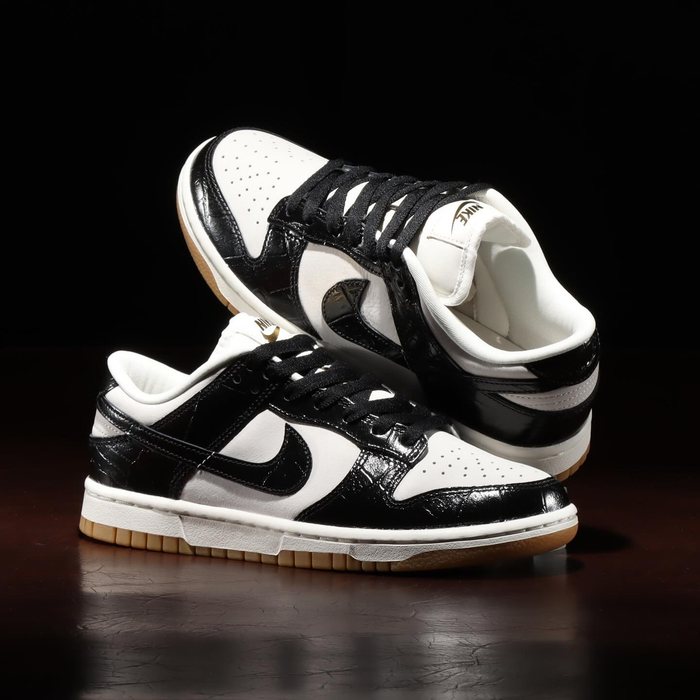 先来看第一双,乍看是双黑白dunk,但是无论规格还是细节设计上,都让人