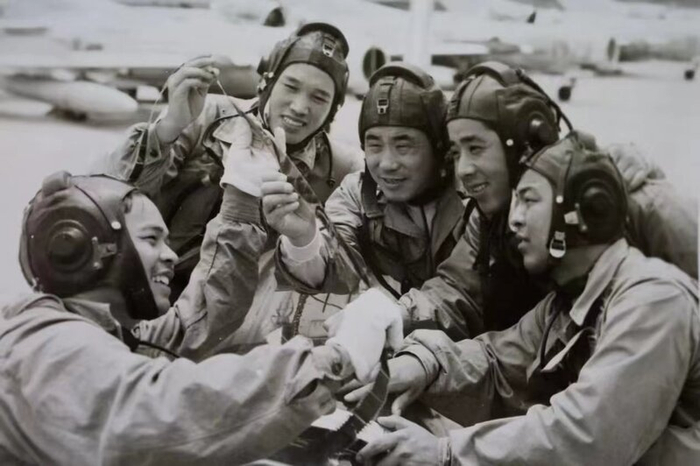 空军"二级战斗英雄"韩德彩逝世,曾在抗美援朝战场击落五架敌机|飞行员