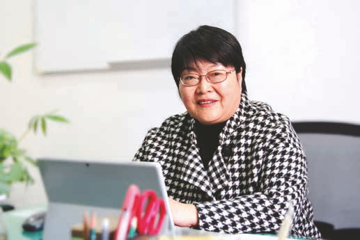 正在备课的张亲霞□实习记者马尤翼记者赵婧3月25日,记者见到张亲霞时