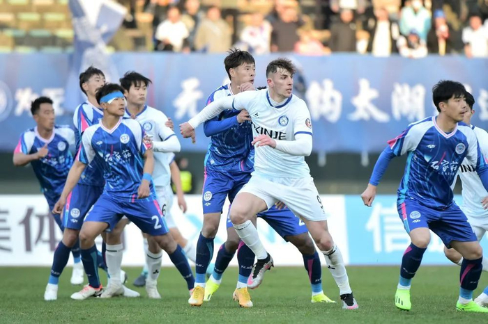 图中身着蓝色球衣的队伍为石家庄功夫队