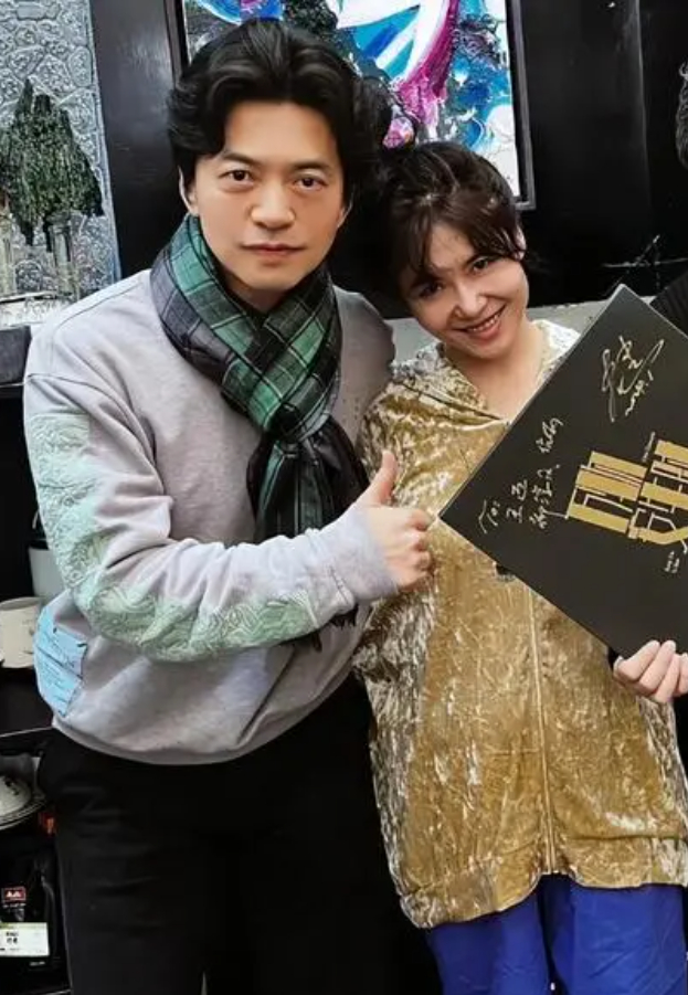 结婚25年膝下无子,夫妻青梅竹马感情好|李健_新浪新闻