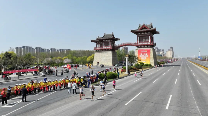 一马双城上半年最大规模马拉松开跑