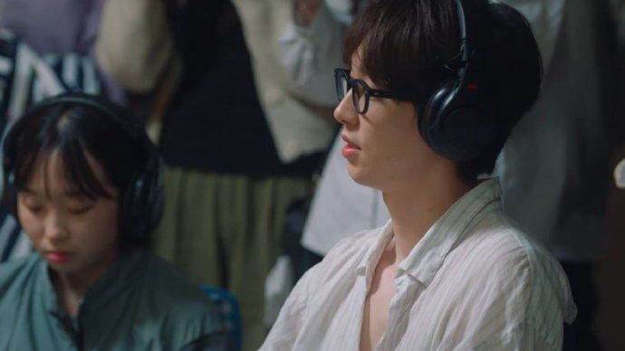 李钟贤去客串了没想到啊竟然让导演男友过来客串导演_新浪新闻