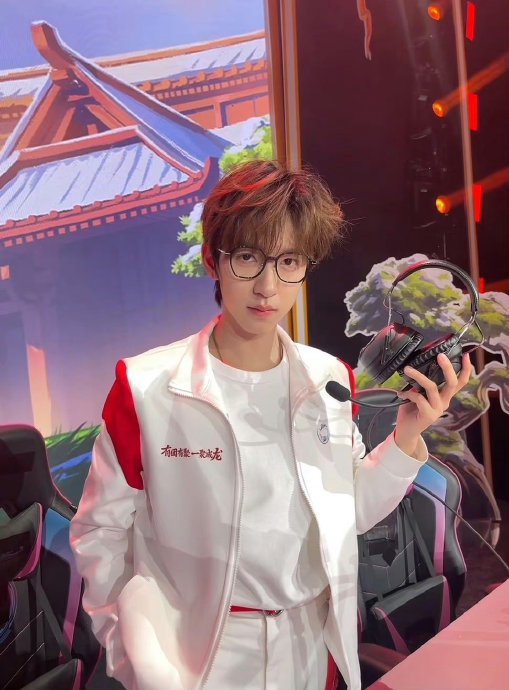 给@时代少年团-贺峻霖 帅哥留点私人空间吧…|贺峻霖|时代少年团_新浪