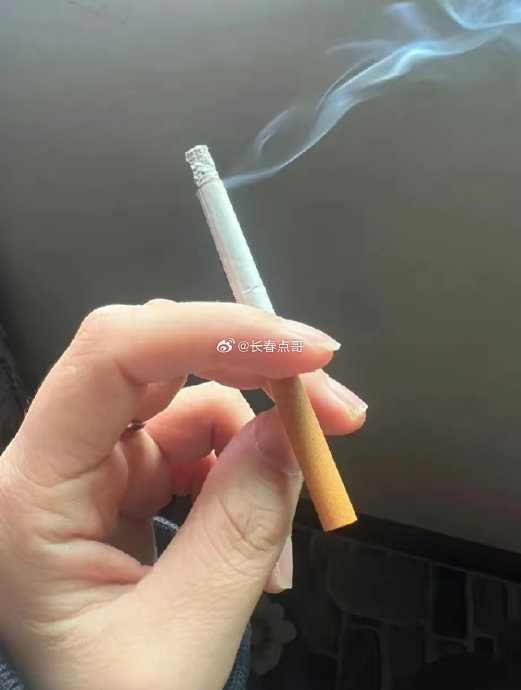 上联烟到尽头全是灰下联求解