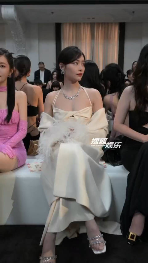 喜欢许佳琪就是这么的没有理由从她的美貌