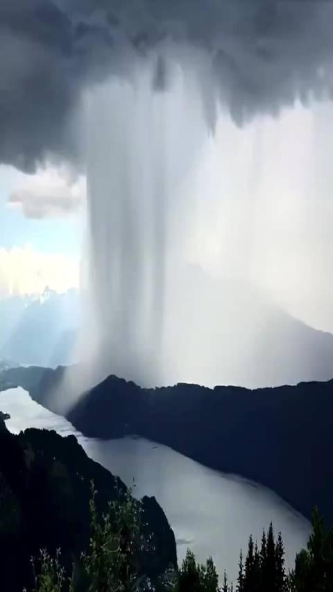 这天是不是漏雨了图片图片