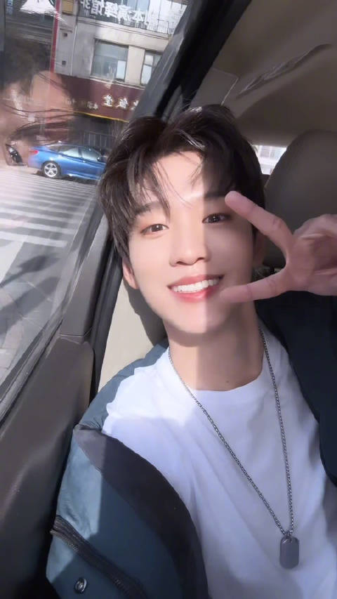 余景天元气自拍小狗