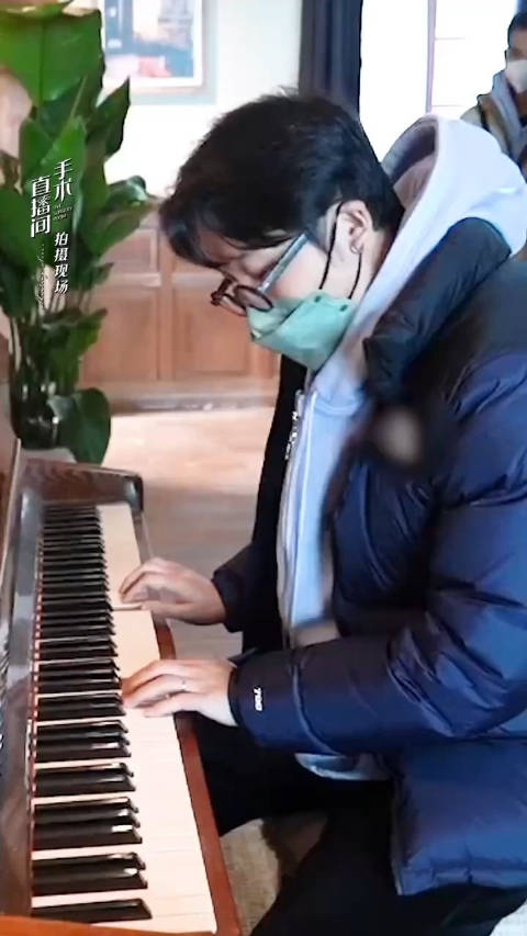 张彬彬唱歌可以啊哈哈哈哈哈这投入的小表情真的绝了