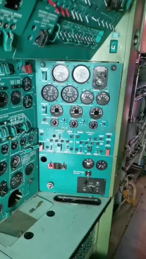 图144超音速客机的驾驶舱