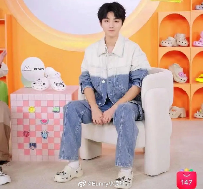 王俊凯今天的直播截图,这次不像马嘉祺了吧|王俊凯|直播|马嘉祺_新浪