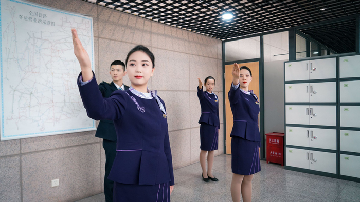 银川客运段全力备战清明小长假旅客运输