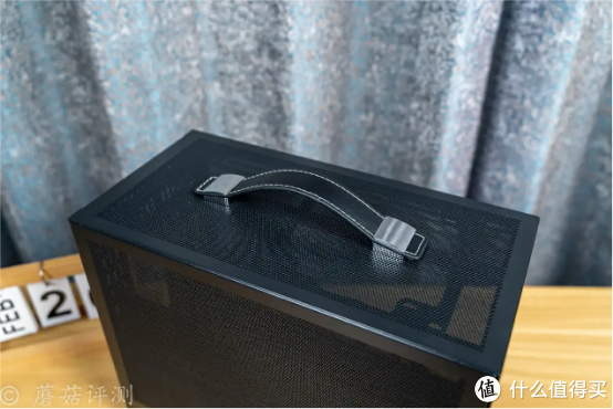 可以轻松按住13700k处理器,闪鳞s500 v2黑色mesh手提itx机箱 评测