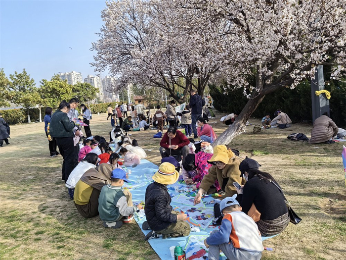 海州区路南街道开展清明寄相思巧手画纸鸢彩绘风筝活动