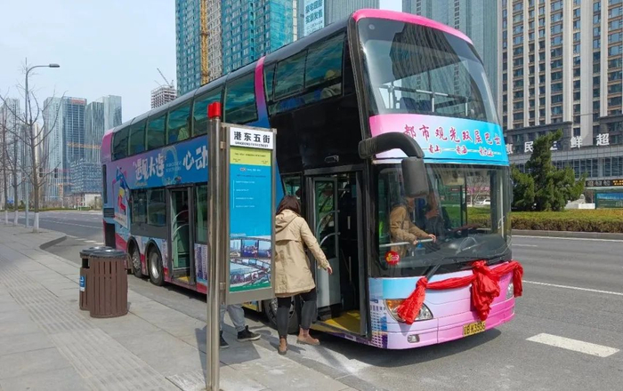 东港双层观光巴士来了|大连市|地铁站_新浪新闻