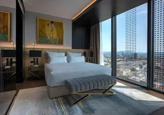 C罗这次斯洛文尼亚之行睡过的大床