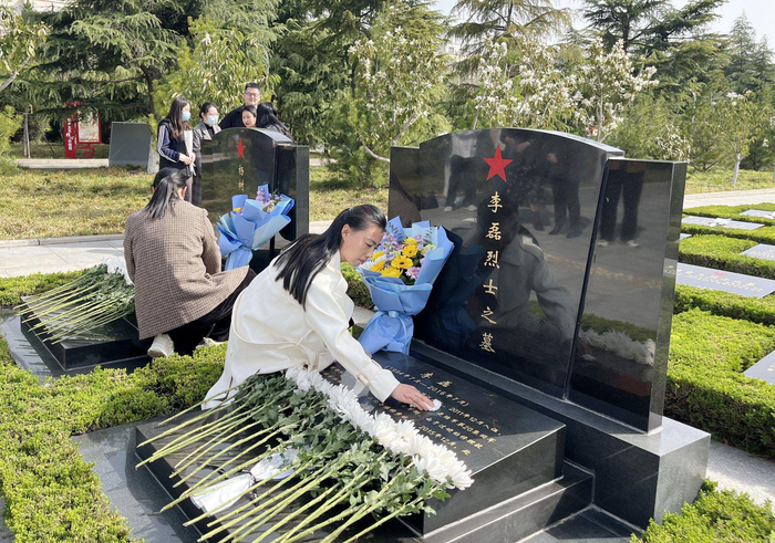 盛世清明,缅怀与踏青同行|烈士陵园|清明节|樱花园_新浪新闻