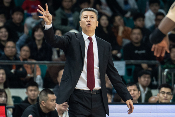 崔永熙也有23分进账,从新疆队交易而来的于晓辉此役也有着不错的发挥