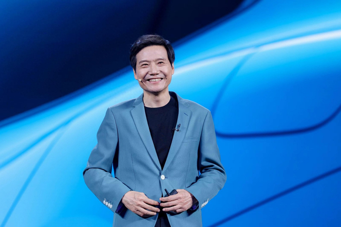 一场小米手机的代言人张颂文与雷军上演的"总裁送我车"的戏码,更是赚