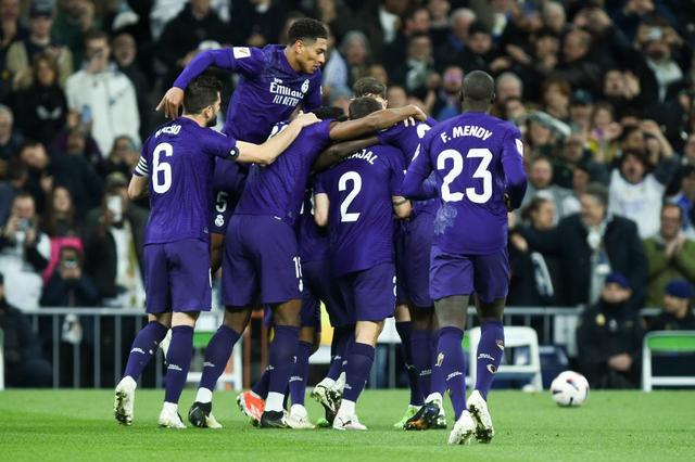 3月31日，皇家马德里队球员庆祝进球。新华社发（古斯塔沃·巴连特摄）