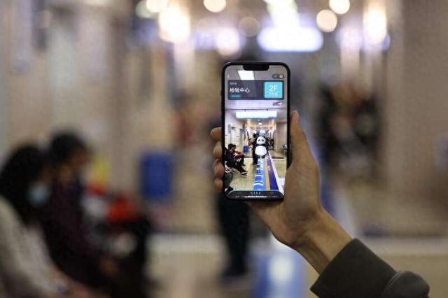 浙江医疗机构“数字人”陪诊提供导诊服务。 受访者供图