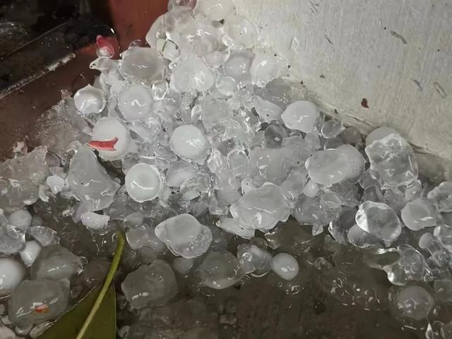 冰雹来了!晚高峰别盲目冲|冰雹|赣北|赣南_新浪新闻