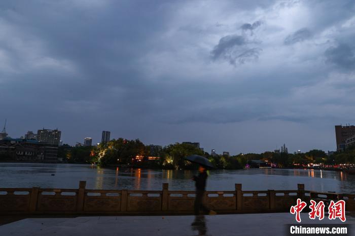 南昌大雨图片