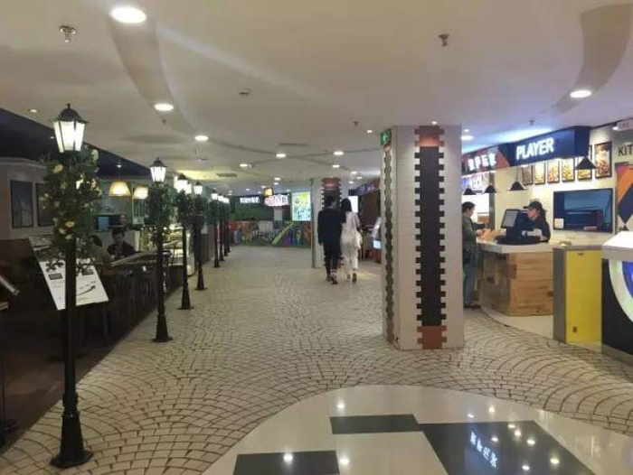 上海体育场星游城因此也成为了球迷朋友们的炫饭首选地点留下了不少人