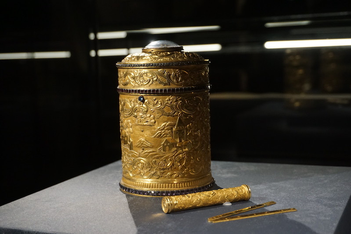 铜镀金圆规矩箱表  故宫博物院藏