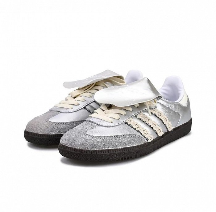 adidas Samba 蕾丝装饰鞋款