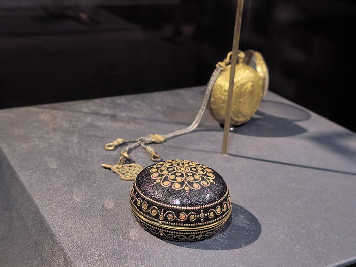 铜镀金壳开光人物像怀表