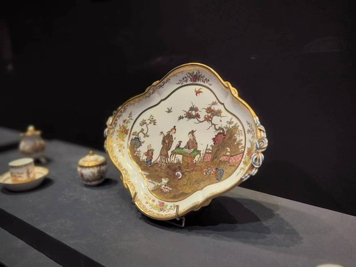 彩绘描金风景人物茶具