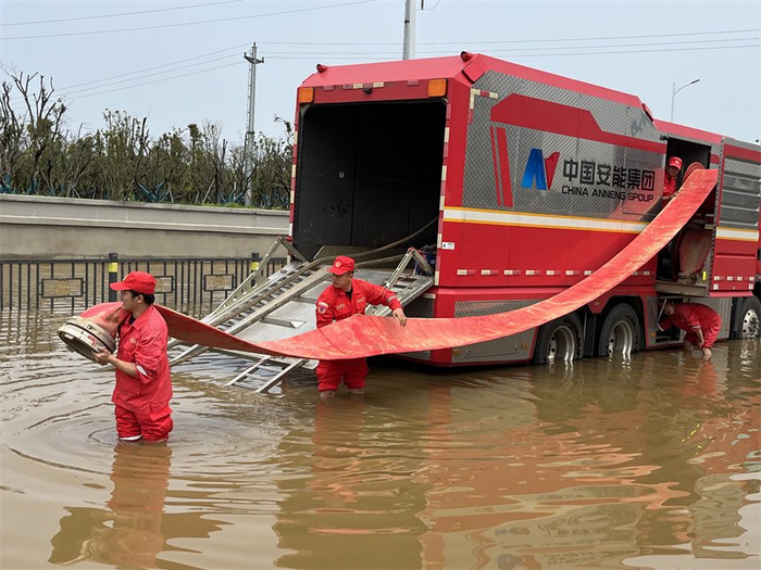 江西南昌:市区内涝 大功率"龙吸水"处置险情__财经头条
