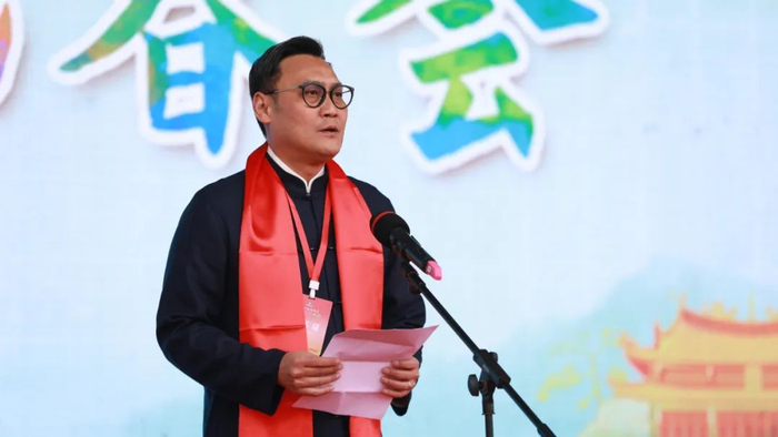 孔垂长表示,今年的孔子文化春会,相较于去年,规模更加盛大,气氛更加