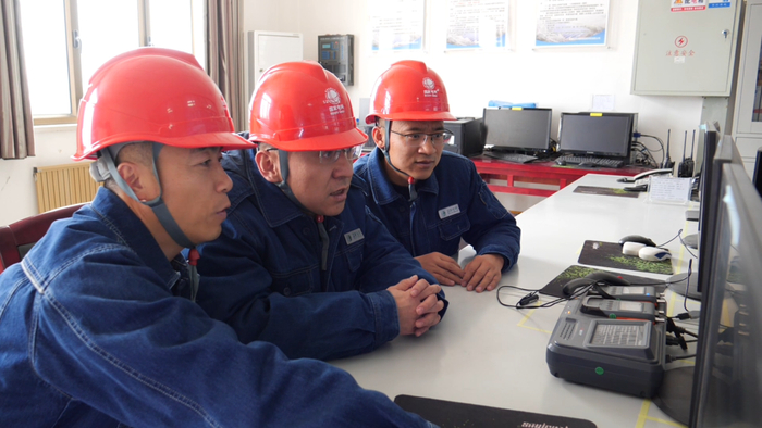 【节目单】《劳模纪录工程》丨电网中的科技担当者__财经头条