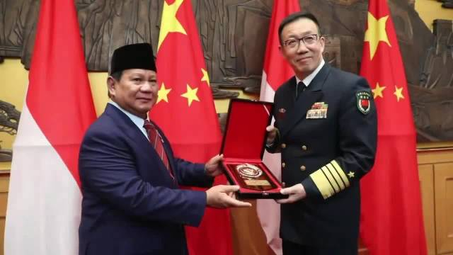 在印尼总统选举中胜选的普拉博沃苏比安托访华以及与中国防长会谈烽火