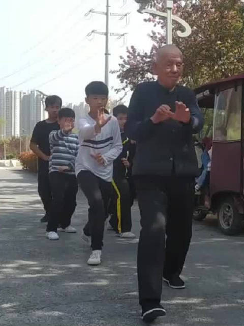 8旬老人免费教形意拳徒子徒孙超1000人