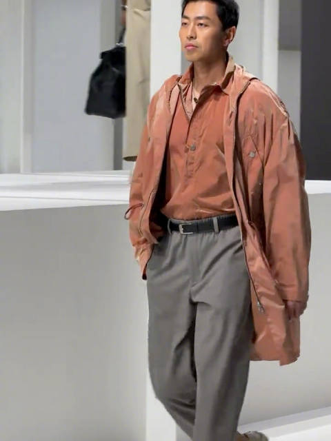 水哥王昱珩爱马仕走秀这是进军娱乐圈了吧但他属于哪类艺人啊