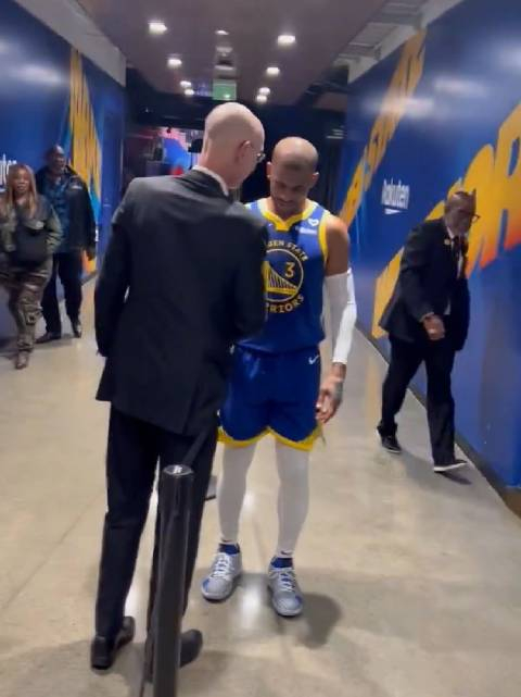 肖华今天来现场了和我炮哥击掌拥抱