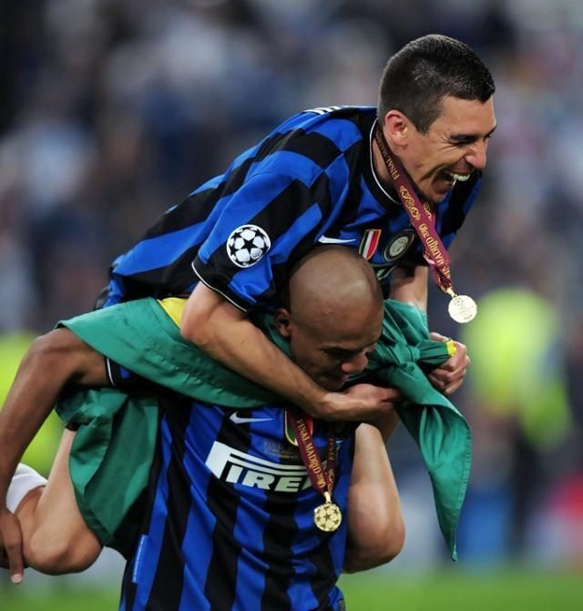 相比起巴尔博萨在国米令人失望的表现,蓝黑军团历史上也有两位性价比