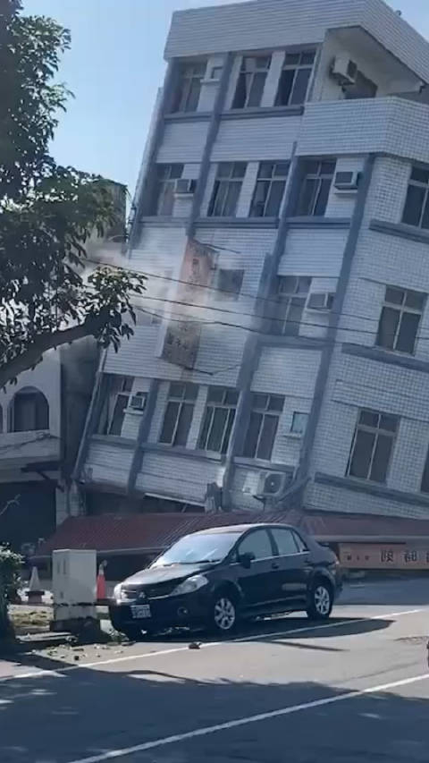 台湾花莲县海域发生73级地震楼房倒塌画面曝光