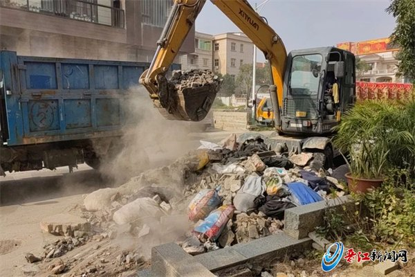 行动中,英林镇发动各方力量,组织村干部,网格员,巡逻队员,党员,群众