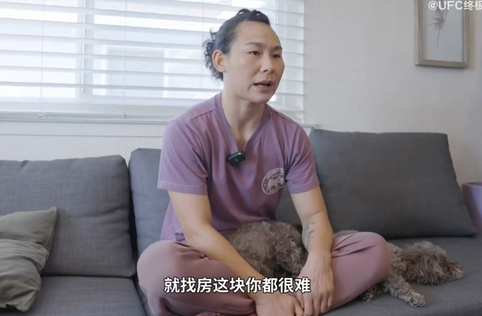 在美国训练、比赛，闫晓楠熬过了很多难关。  图/UFC微博