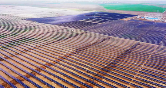 东方电气举行乌兹别克斯坦撒马尔罕光伏项目最终光伏板安装仪式