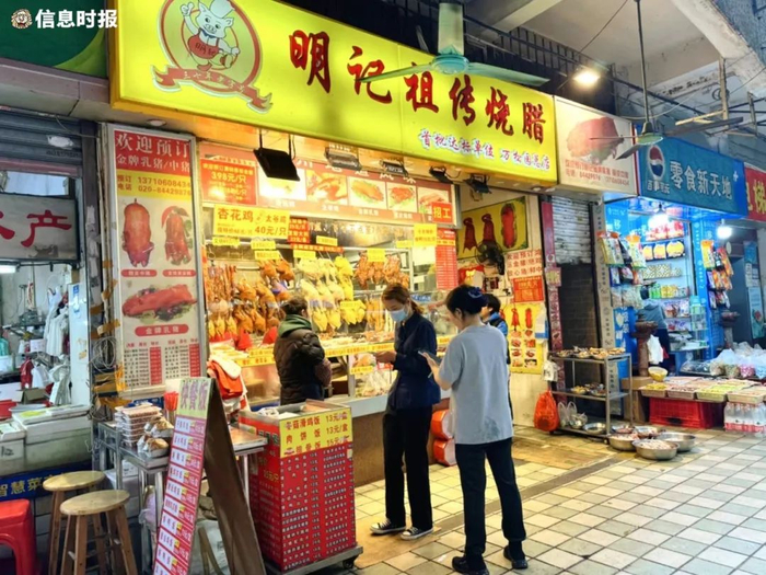 3月初，市场烧腊档就推出清明祭祖乳猪预订。信息时报记者 郭柯堂 摄