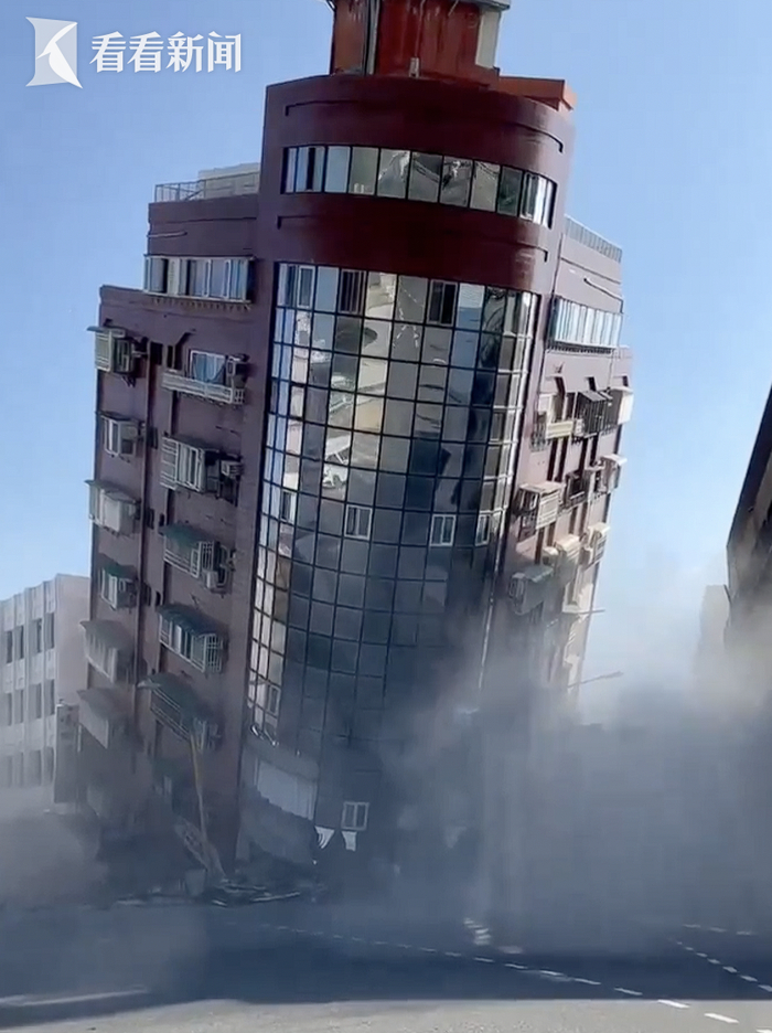 台湾大楼倒塌瞬间曝光!路人15秒惊魂躲避