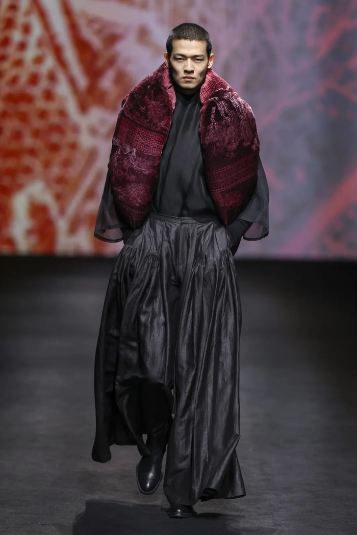嘉定本土服装品牌三登上海时装周演绎宋代服饰之美