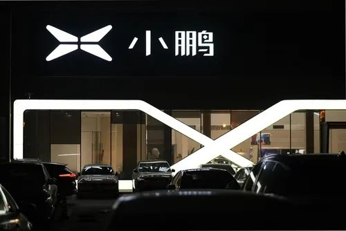 苹果今年或推出低价版 airpods /小米 su7 今日开始